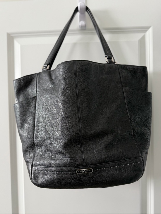 Coach Handbags - Coach Park Carrie Pebble Black Leather Large Tote Shoulder Bag